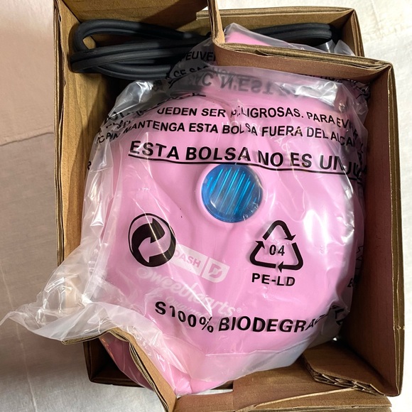 Dash Sweethearts Mini Waffle Maker | Win their heart with mini waffles - Picture 7 of 11